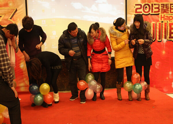 2013红桃17·c18起草紙業蛇年新春(chūn)聯歡晚會