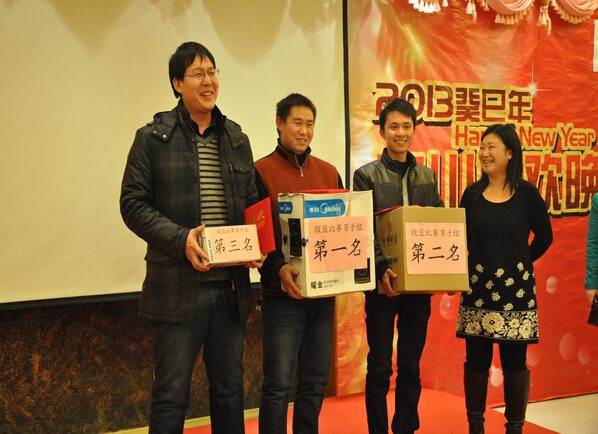 2013红桃17·c18起草紙(zhǐ)業蛇年(nián)新春聯歡晚會